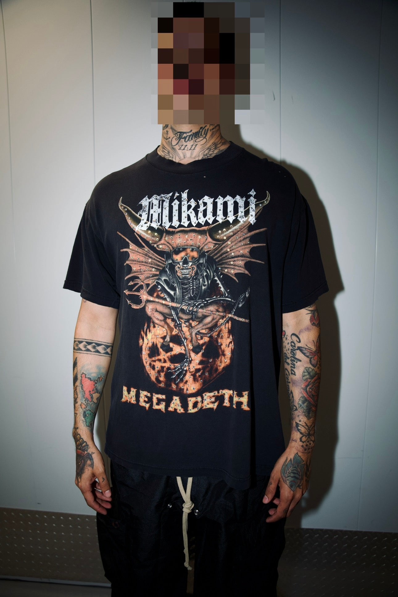 MIKAMI “One-of-One Hellfire Swarovski” Tee ( XL )